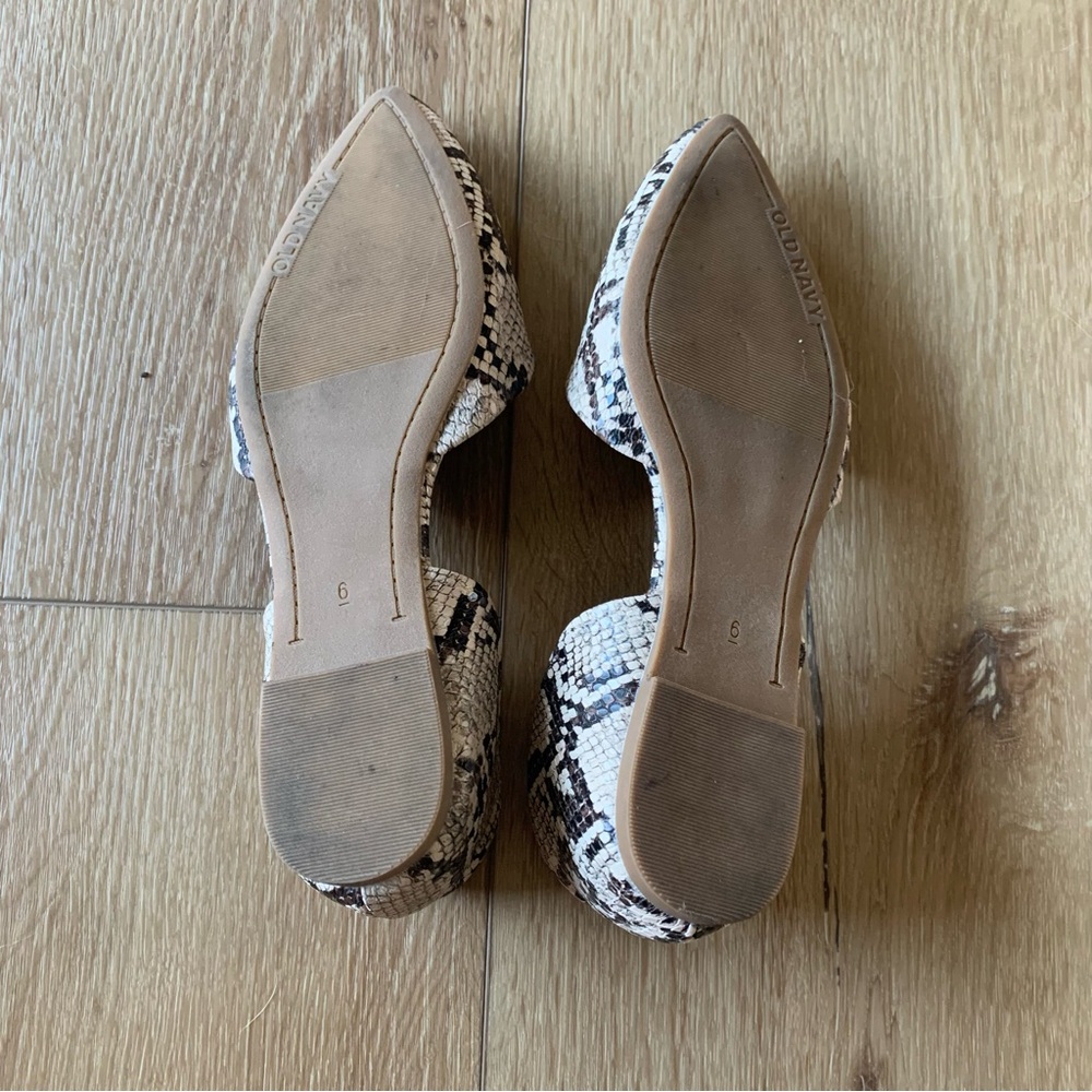 Old Navy Pointed Toe Neutral Animal Print Flats - Picture 5 of 6